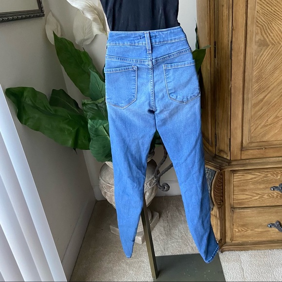 Fashion Nova high waisted light wash skinny blue jeans - Picture 2 of 4